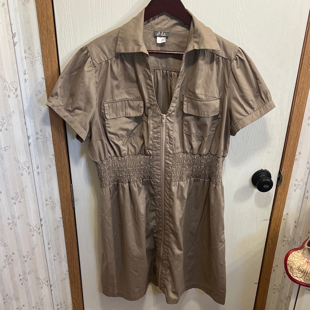 Dots Taupe Short-Sleeve Utility Dress with Pockets; Zipper front